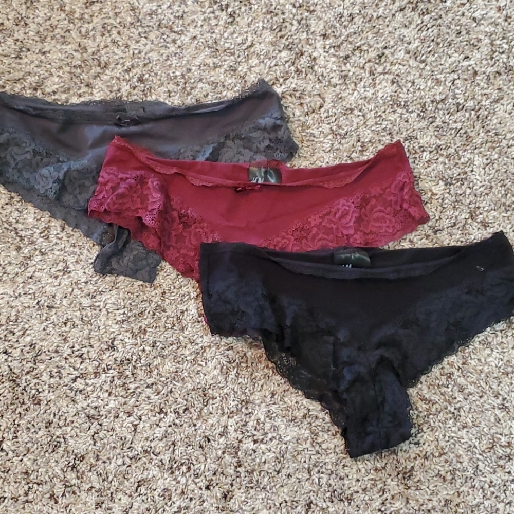 💜Cheeky panty, lace, 3 pair.